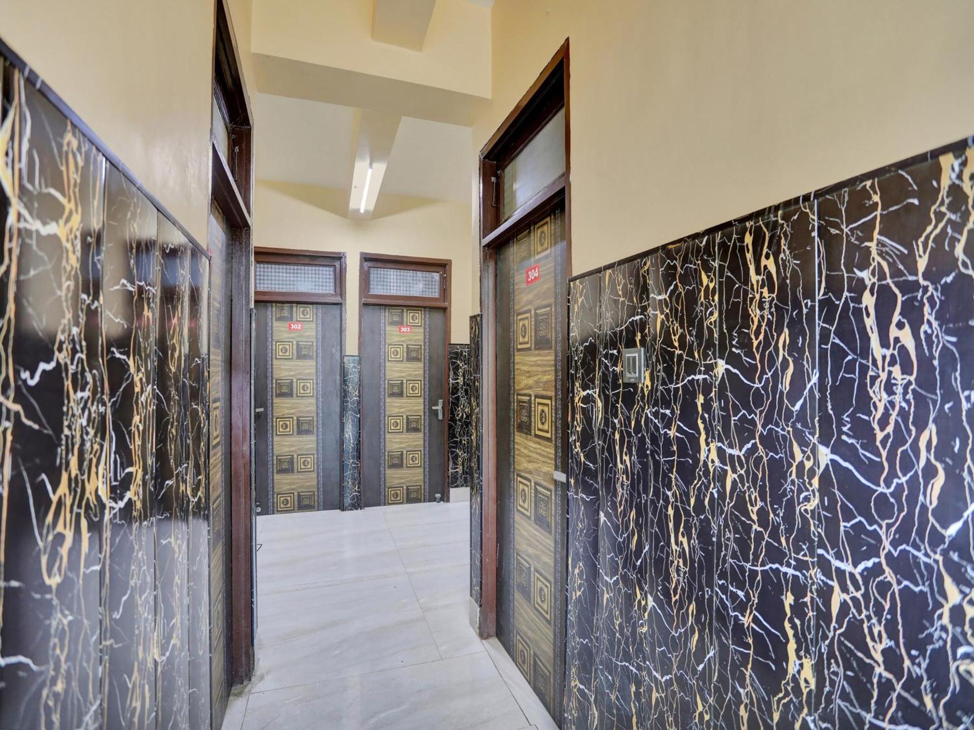 Chaya Hotel And Banquet Hall Канпур Екстериор снимка