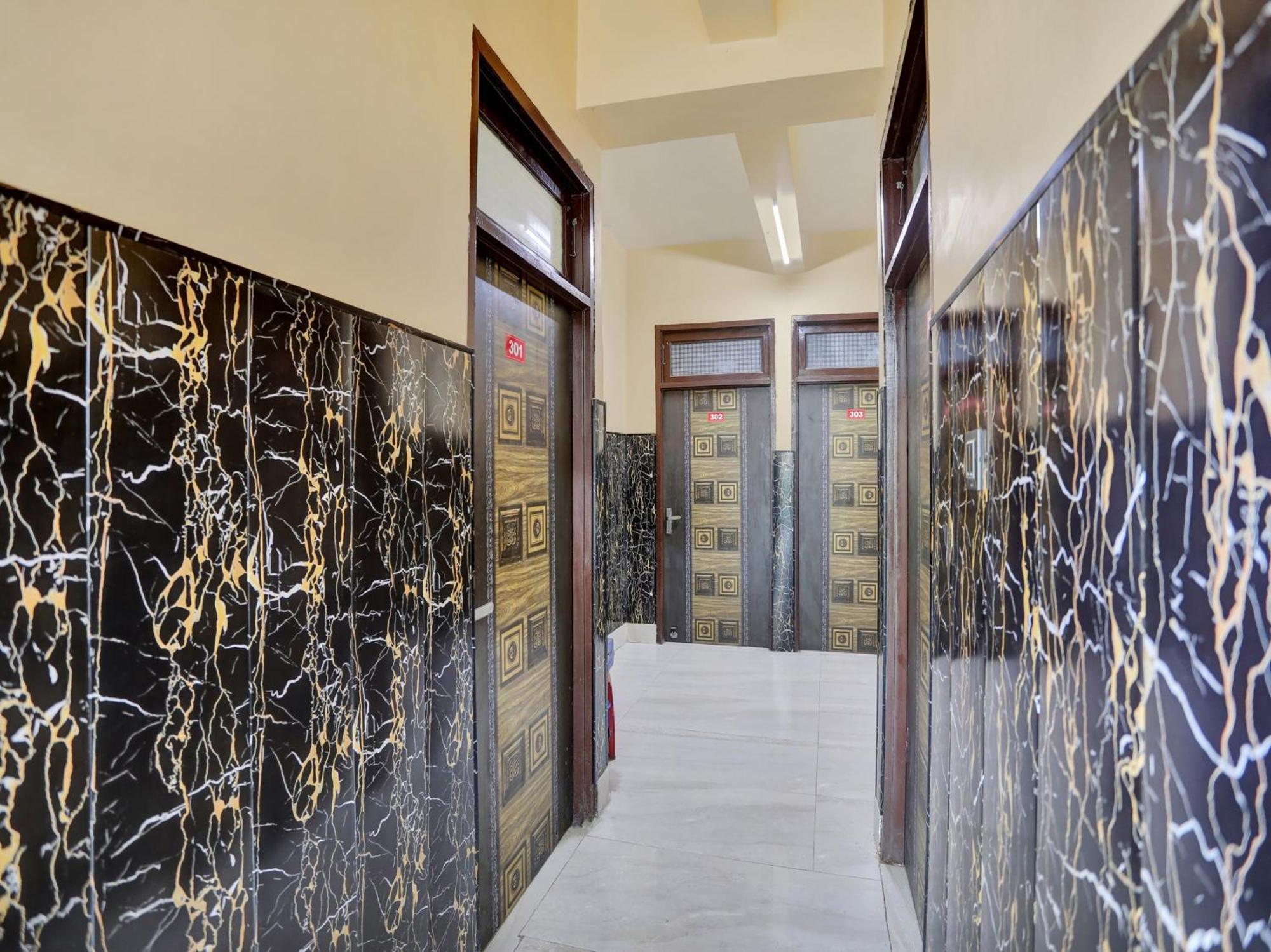 Chaya Hotel And Banquet Hall Канпур Екстериор снимка